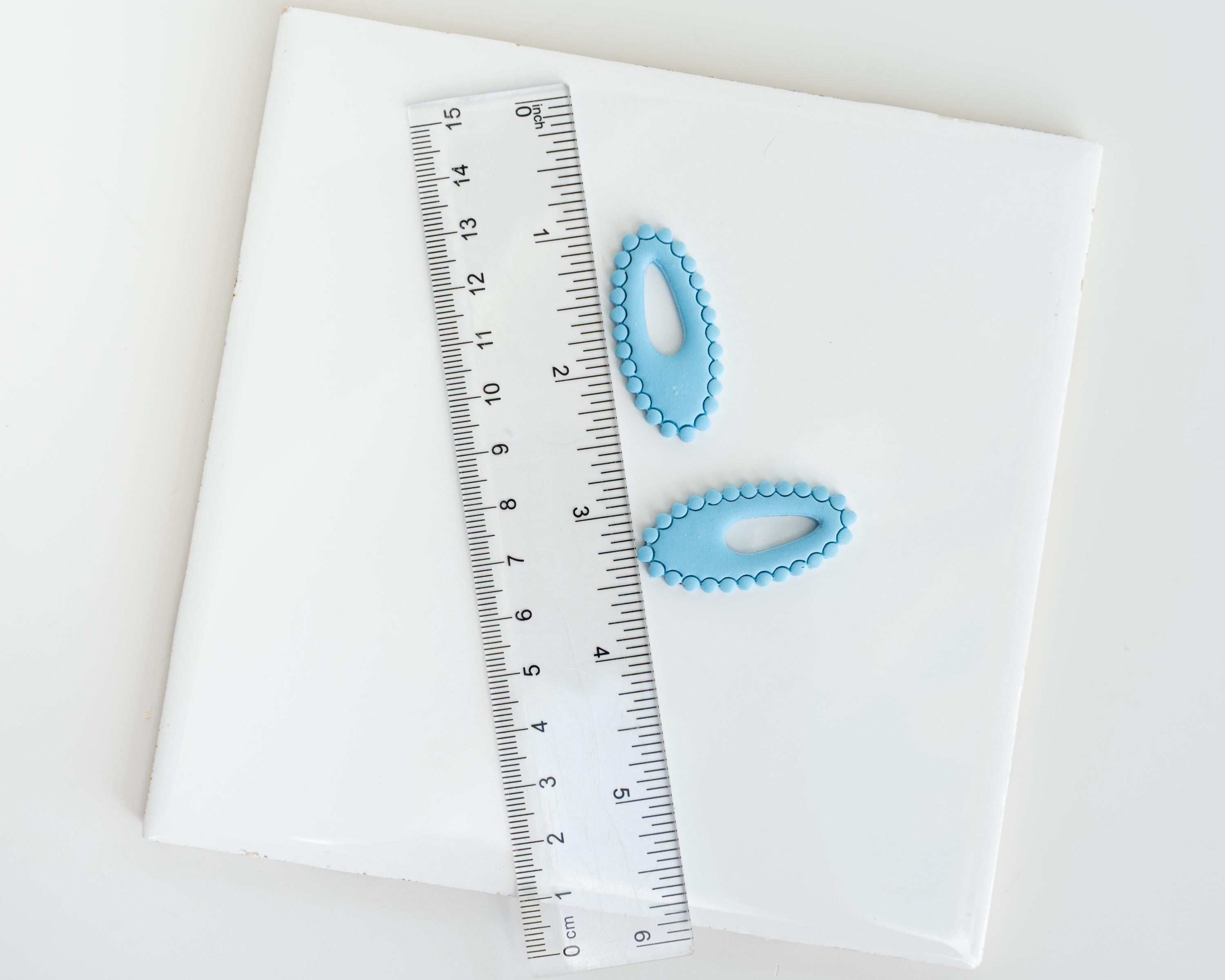 Bubble Oval | Simple beaded clay cutter