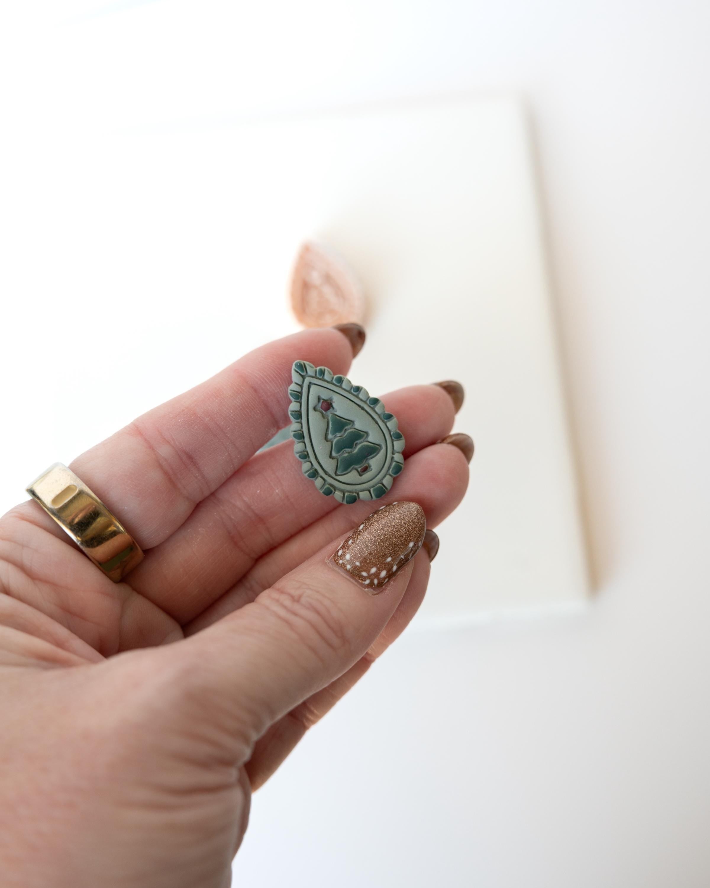 Christmas Cameo - Holiday Clay Cutter 2026
