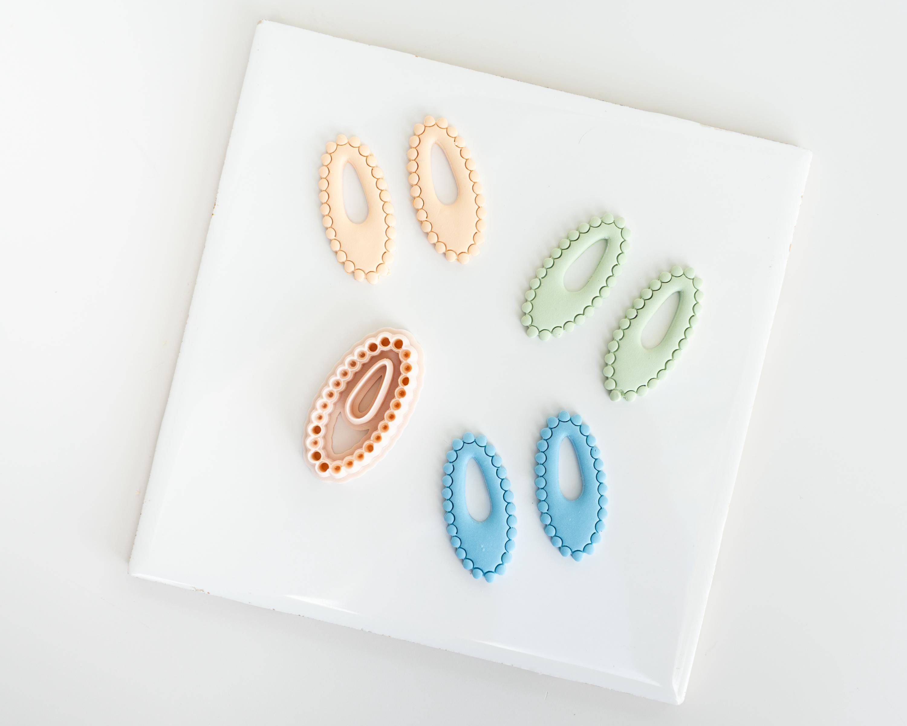 Bubble Oval | Simple beaded clay cutter