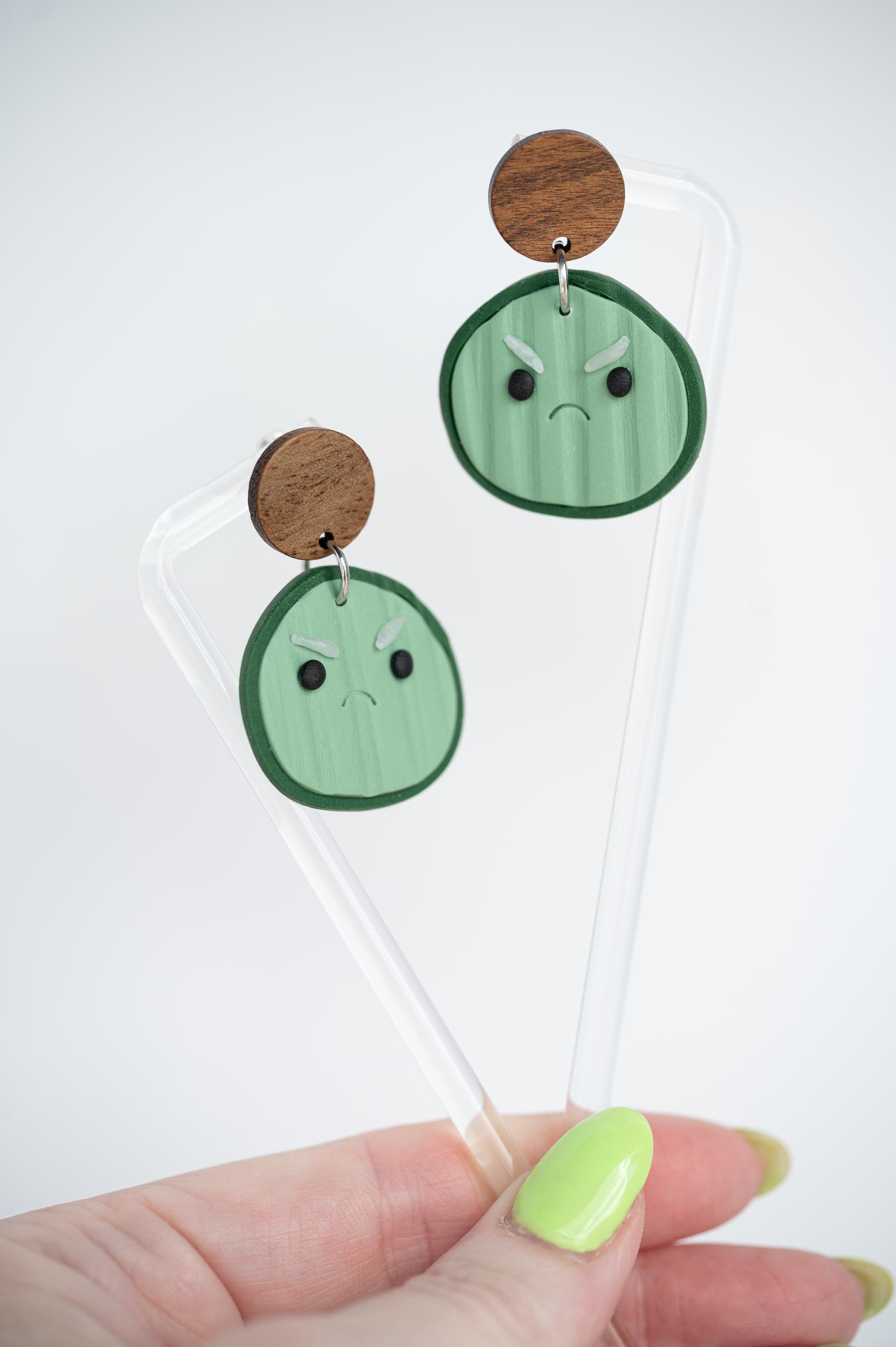 Pickle Outline / Organic Circle Shape