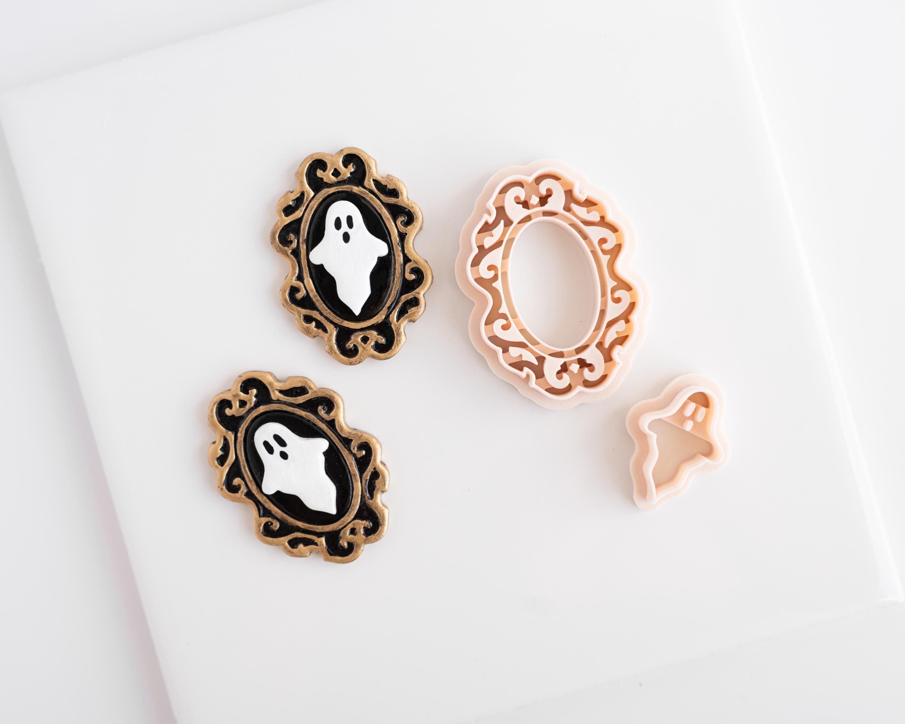 Gothic Frame with Ghost - 2 piece set