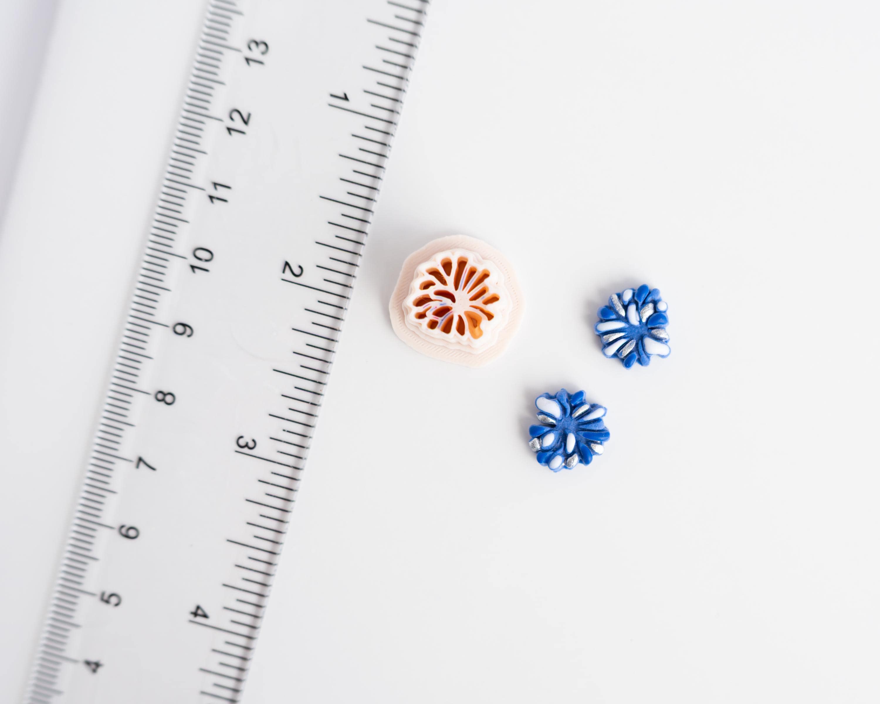 Pom Pom Stud 2025 - Fireworks Stud