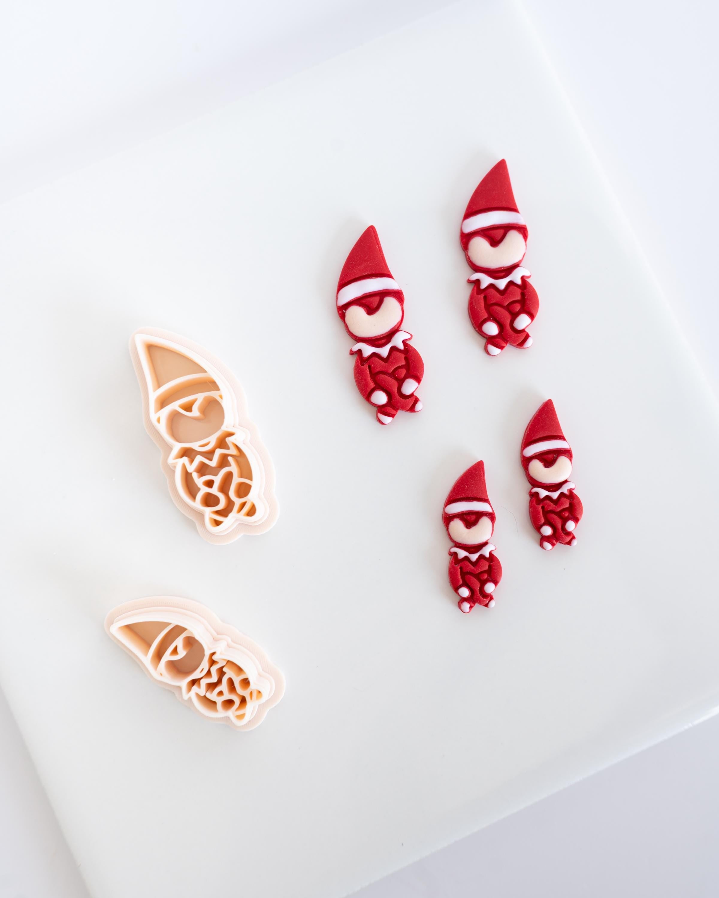 Sitting Elf - Christmas Clay Cutter