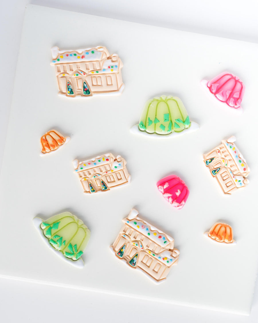 Exterior Illumination - Hand-Drawn House with Snow - Christmas Vacation Clay Cutter