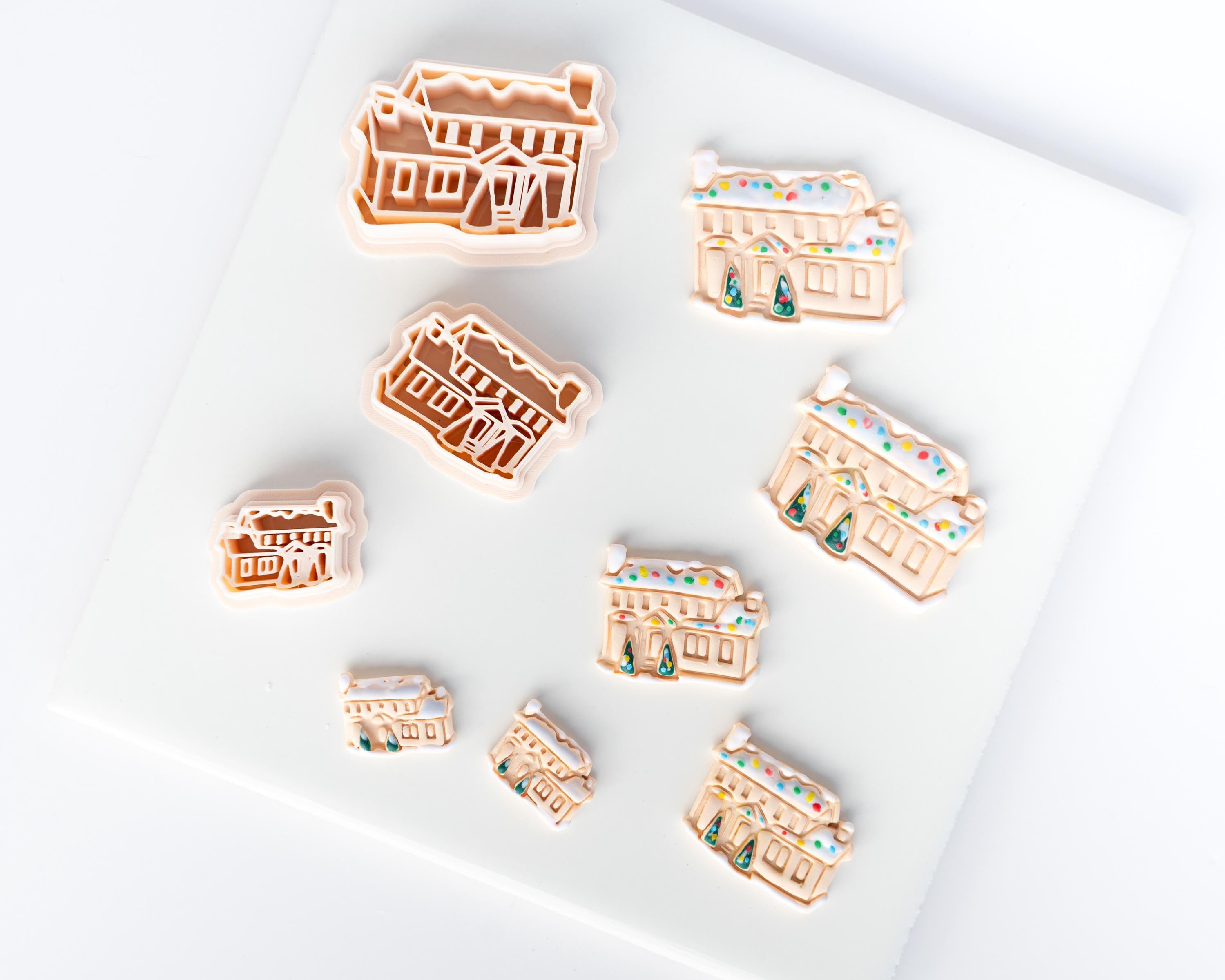 Exterior Illumination - Hand-Drawn House with Snow - Christmas Vacation Clay Cutter