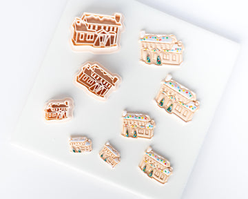 Exterior Illumination - Hand-Drawn House with Snow - Christmas Vacation Clay Cutter