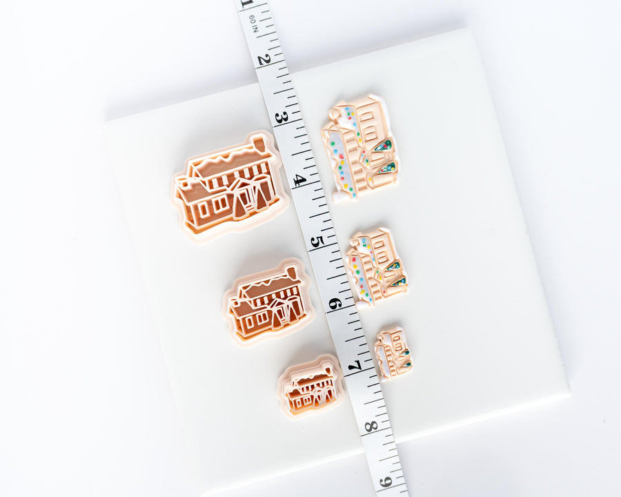 Exterior Illumination - Hand-Drawn House with Snow - Christmas Vacation Clay Cutter