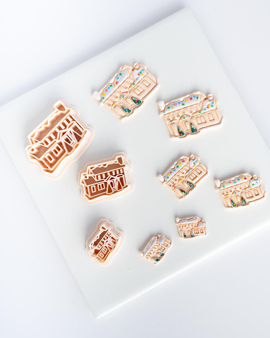 Exterior Illumination - Hand-Drawn House with Snow - Christmas Vacation Clay Cutter