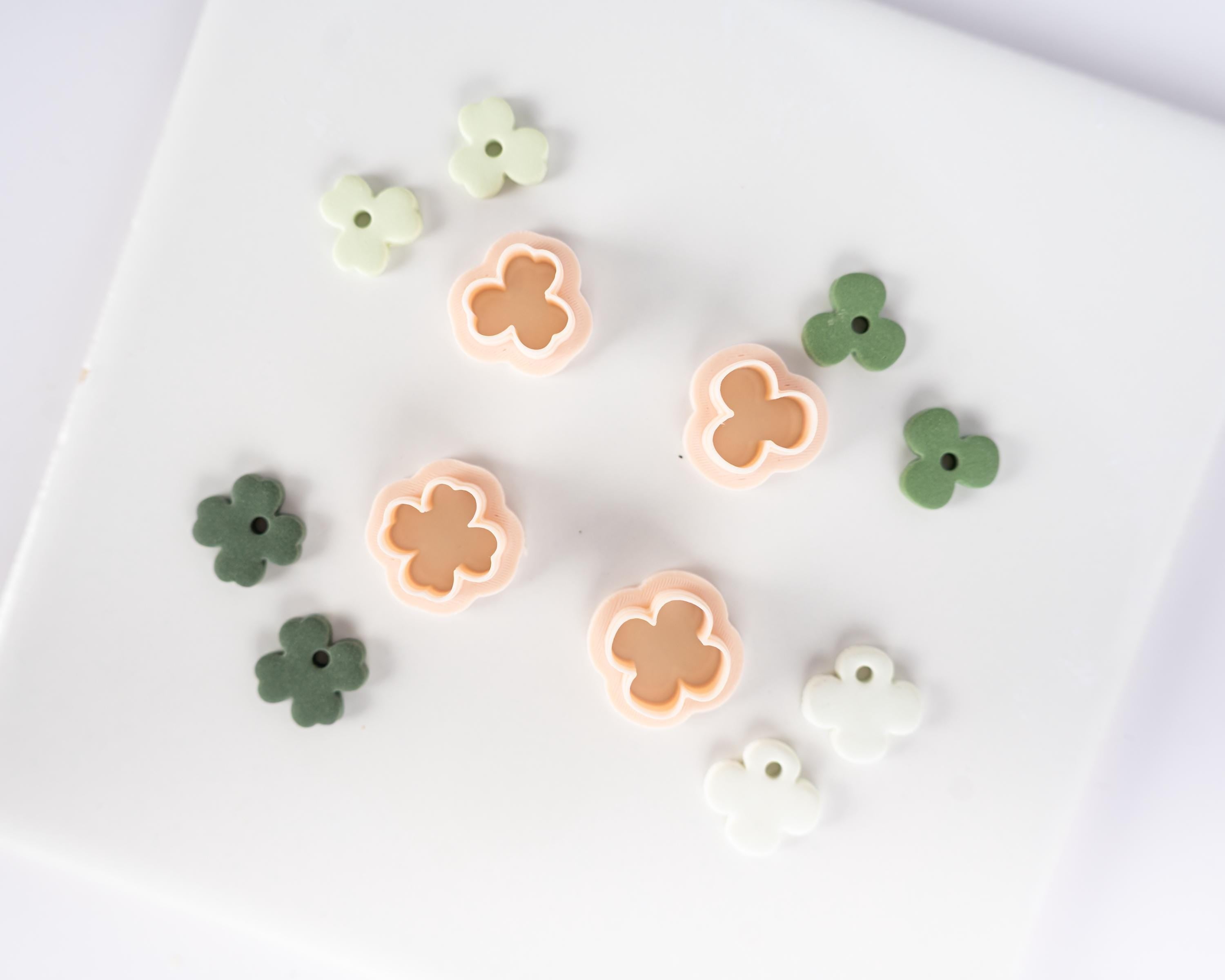 Precious Stones Clovers - Simple