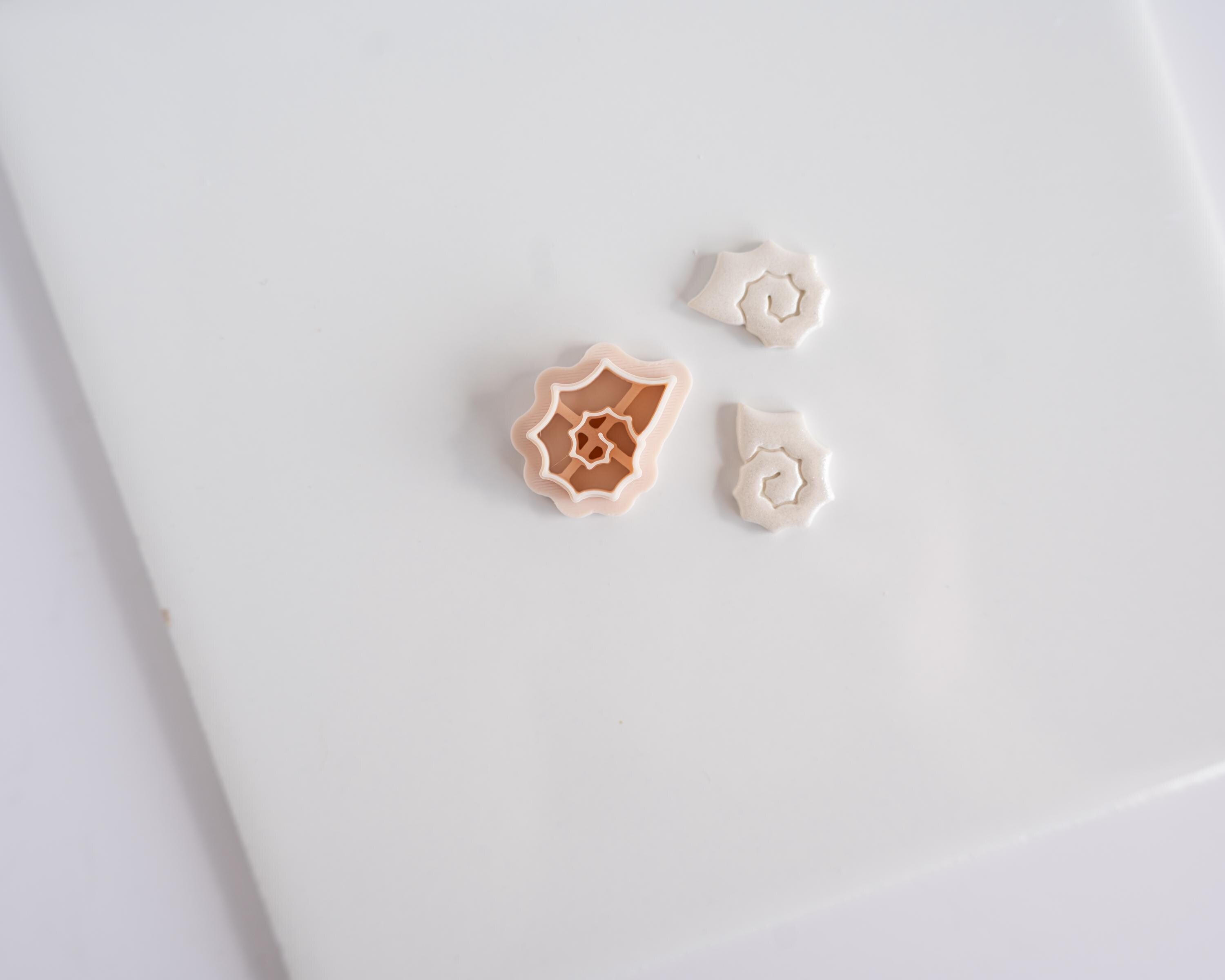 Embossed Shells Set