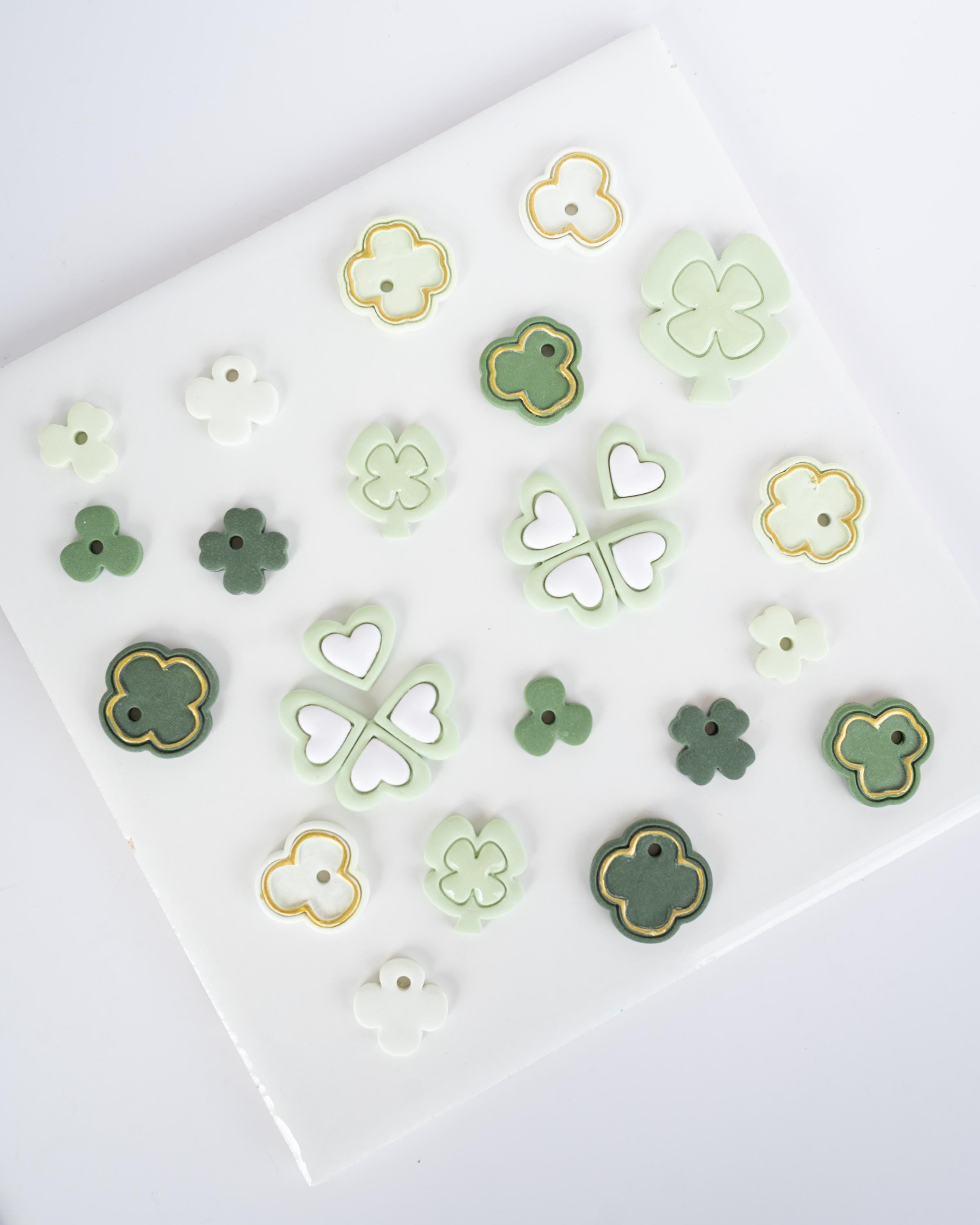 Embossed Clover 2026