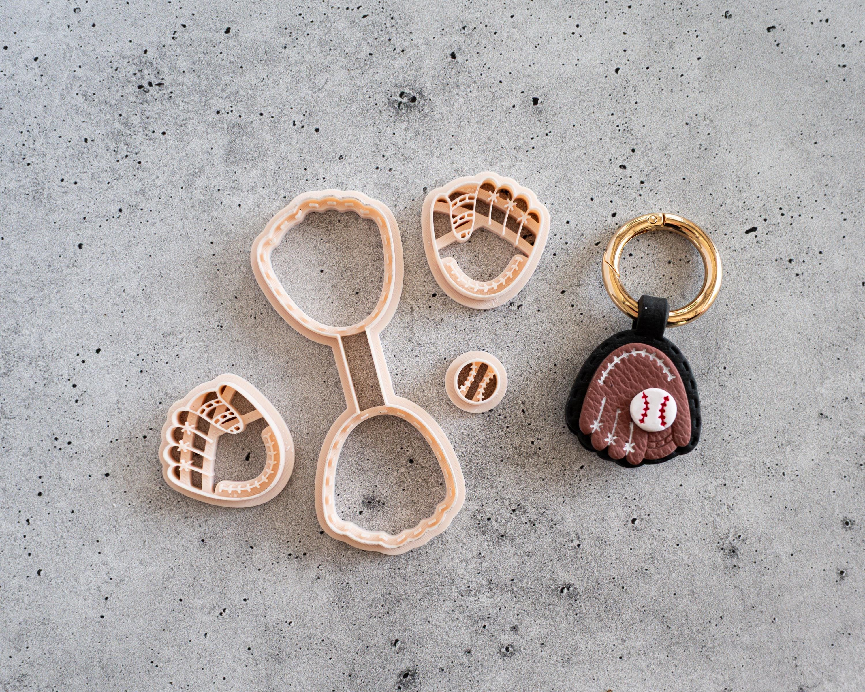 Baseball Glove - Stitched Clay Leather Effect Keychain - Mitt