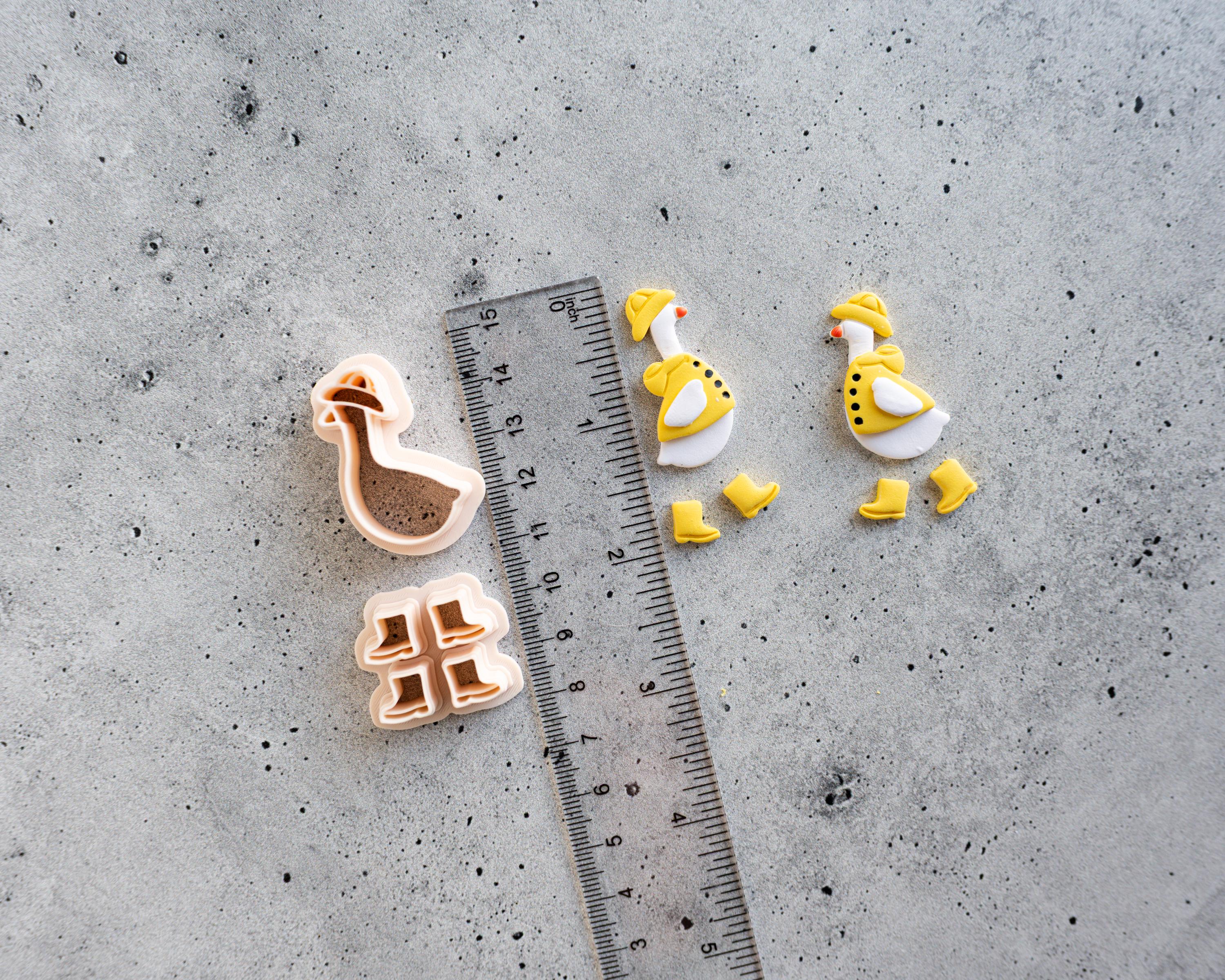 Goose with Raincoat and Boots - 6 Piece Mirrored Set